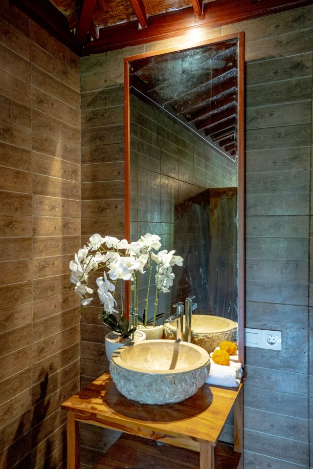 bathroom 4