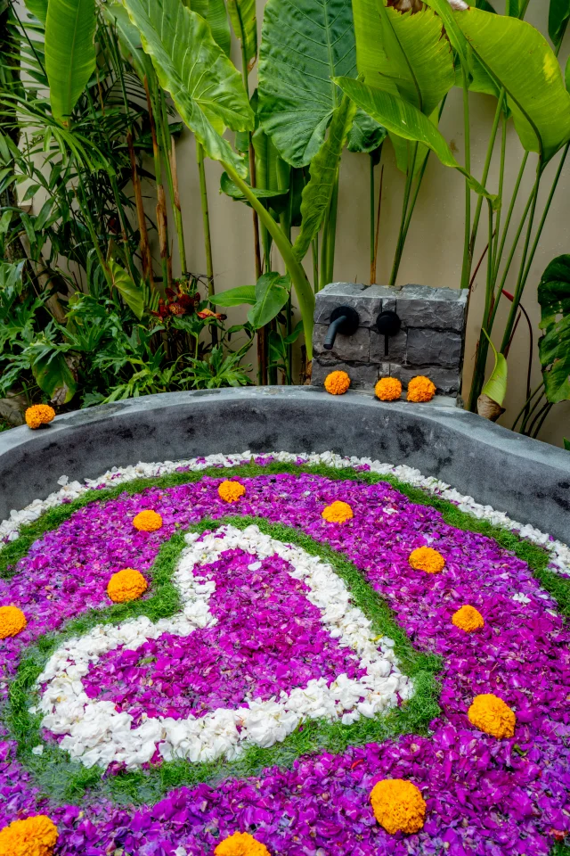 openair bathtub flower decor 3