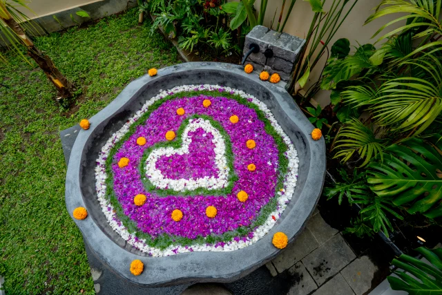 openair bathtub flower decor 4