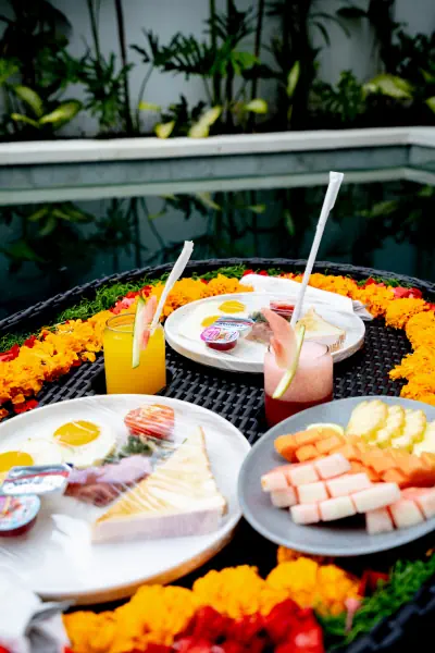 floating breakfast 07