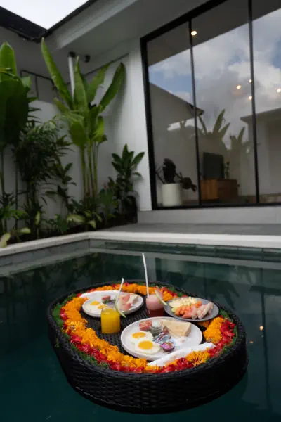 floating breakfast 08