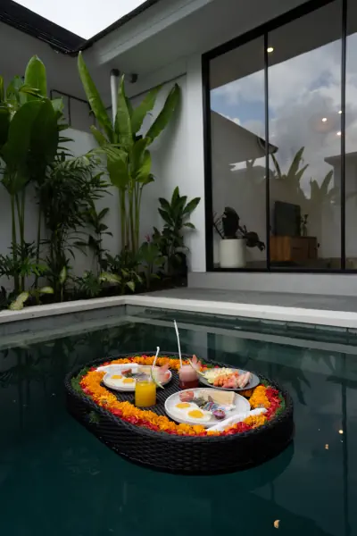 floating breakfast 10