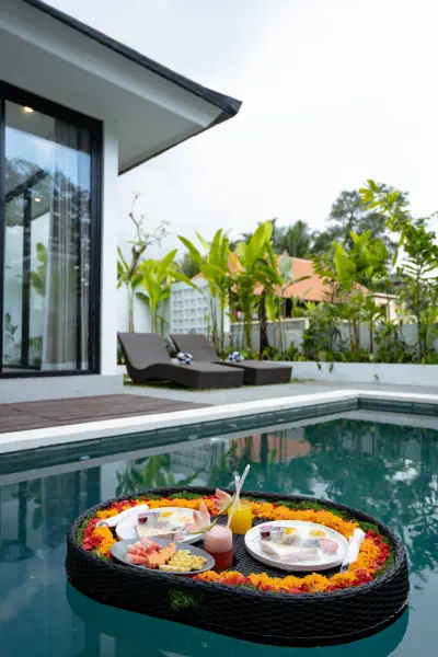 floating breakfast 11