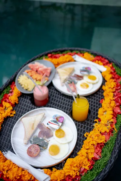 floating breakfast 15