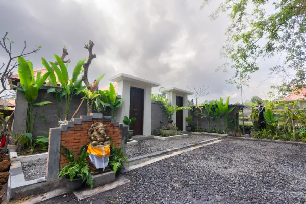entrance parking 5