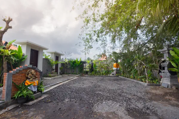 entrance parking 6
