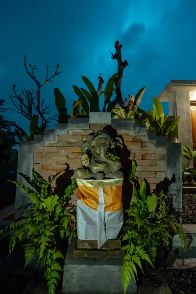 statue 1