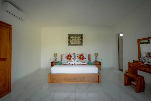 bedroom 13