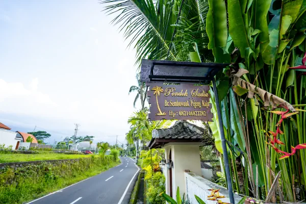 entrance parking 2